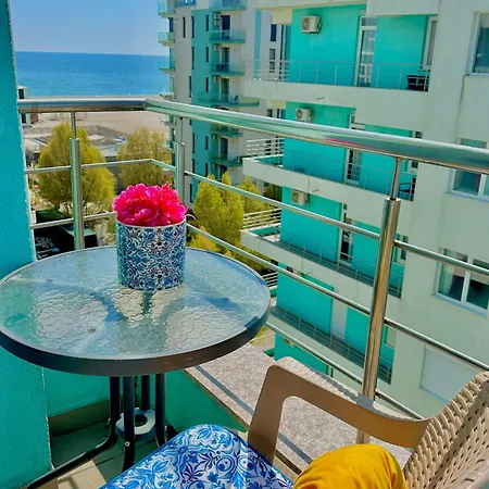 Acqua Vista 80 Summerland Апартаменты *